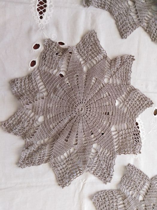 Zestaw serwetek robione na szydełku 3 sztuki.