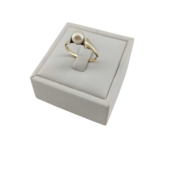 Złoty Pierścionek p. 333 w: 2,14g r: 18