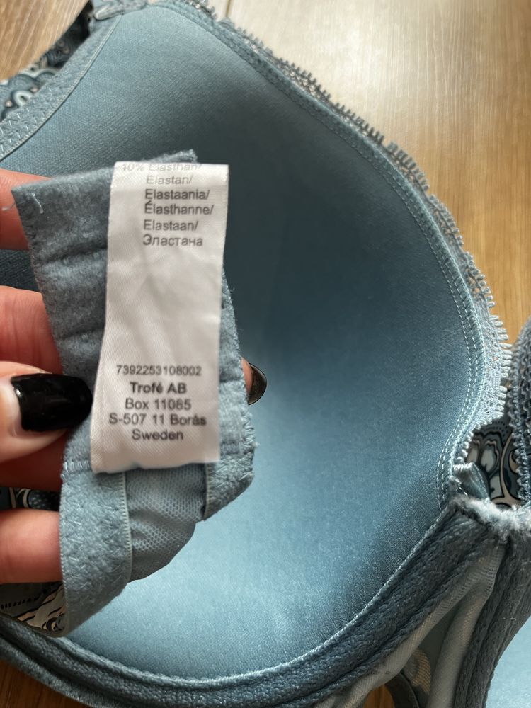 Śliczna góra od stroju kąpielowego Teofé 90D