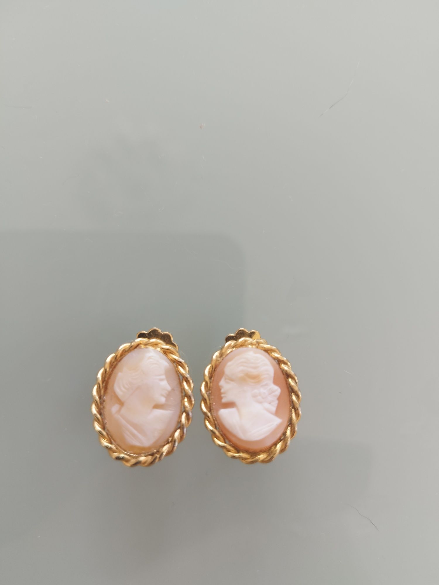 lindos brincos camafeu banhados a ouro