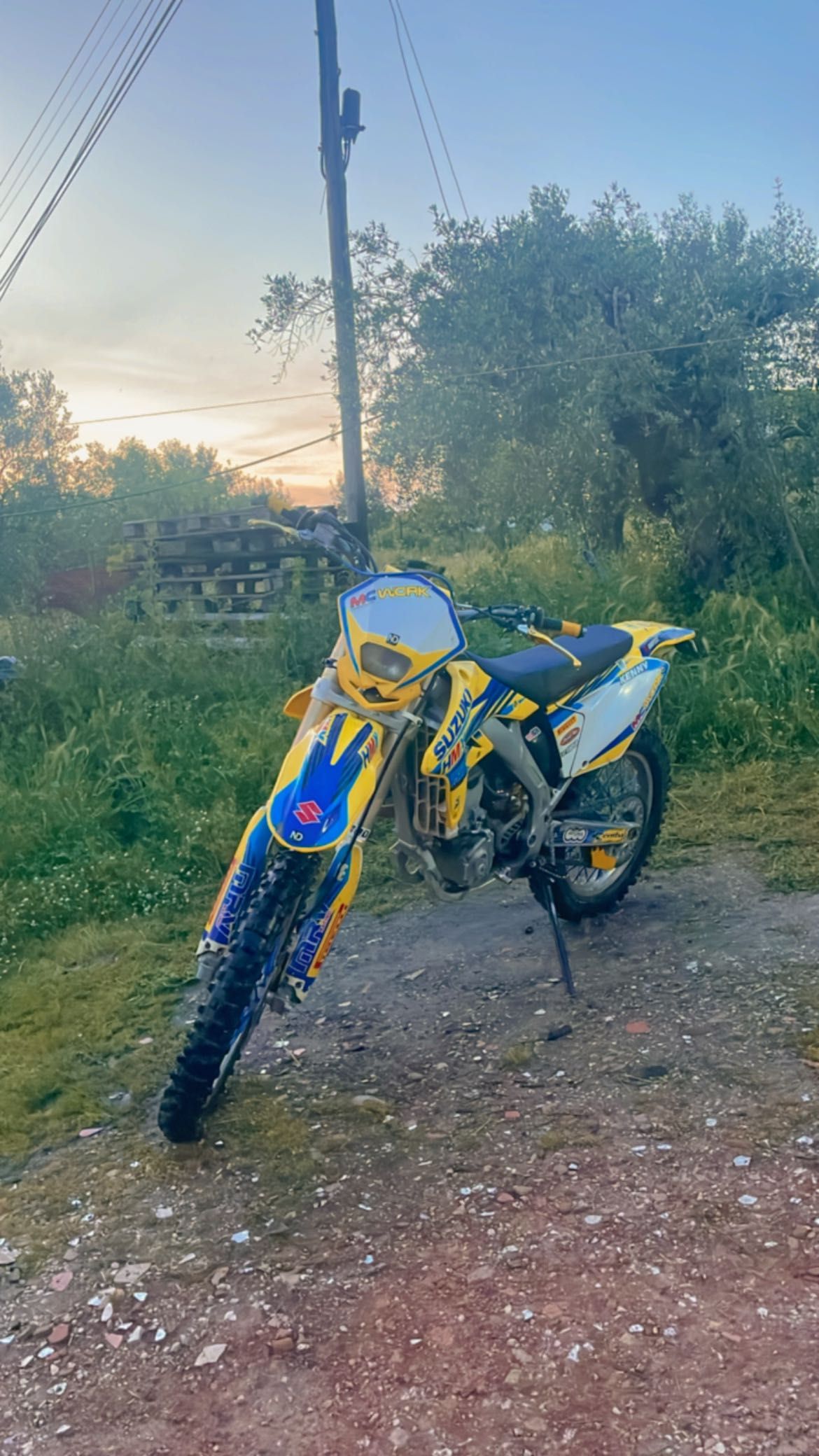 Vendo mota suzuki Rmz 250