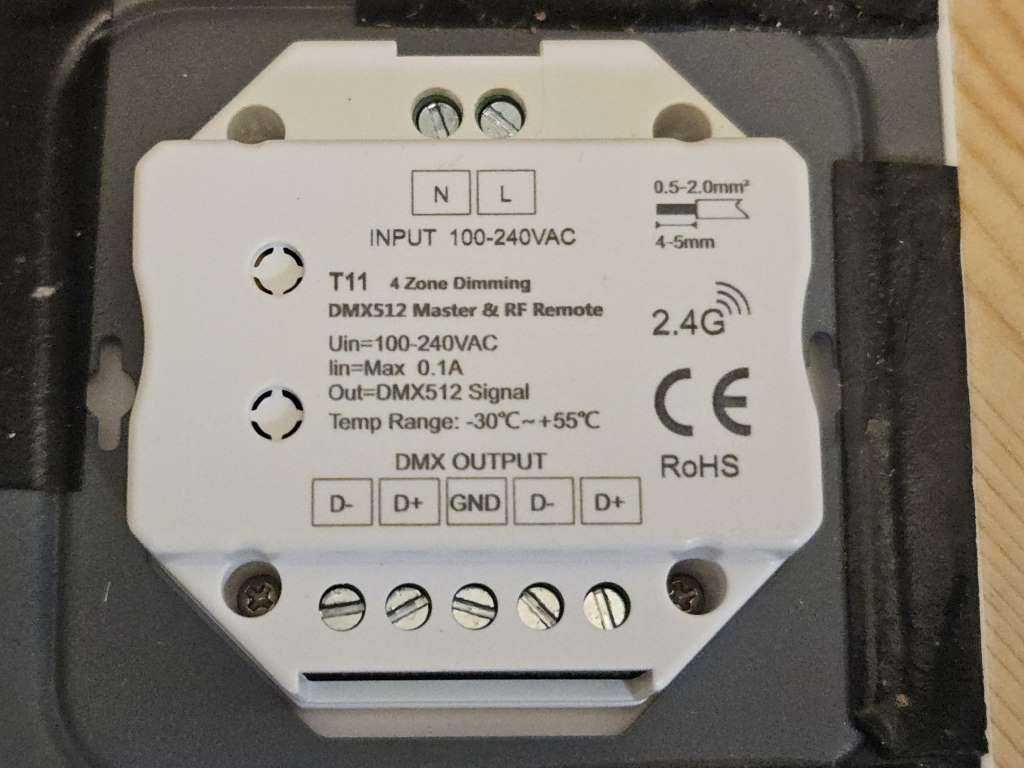 T11 Panel LED dotykowy naścienny Mono 4 strefowy 230VAC 2.4GHz DMX512