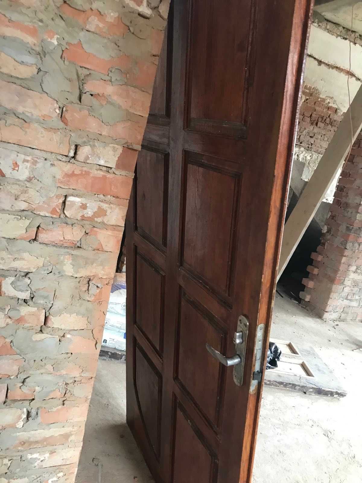 двері дерев'яні добротні В2,1 Ш1