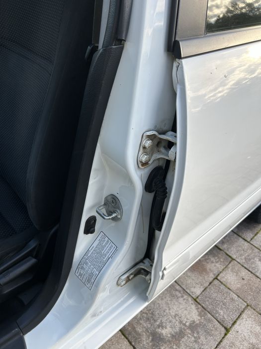 Ціну знижено! Продається надійний сімейний автомобіль Мітсубісі Ланцер