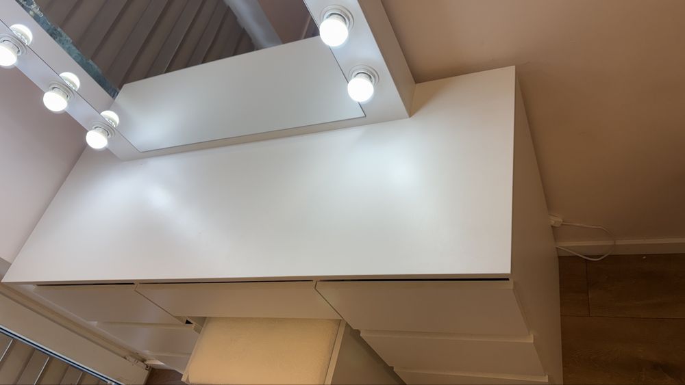 Toaletka z oswietleniem LED