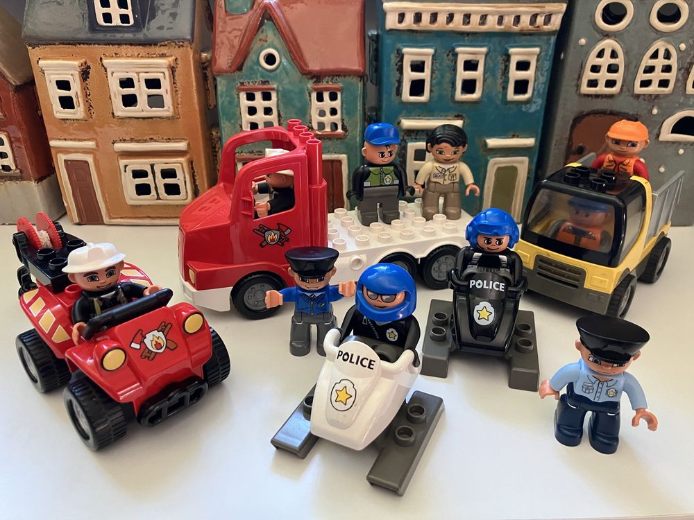 Klocki Lego Duplo samochody, ludziki, skutery, policja, straż, budowa