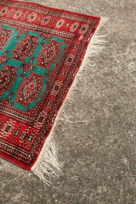 ręcznie tkany wełniany dywan w odcieniach zieleni