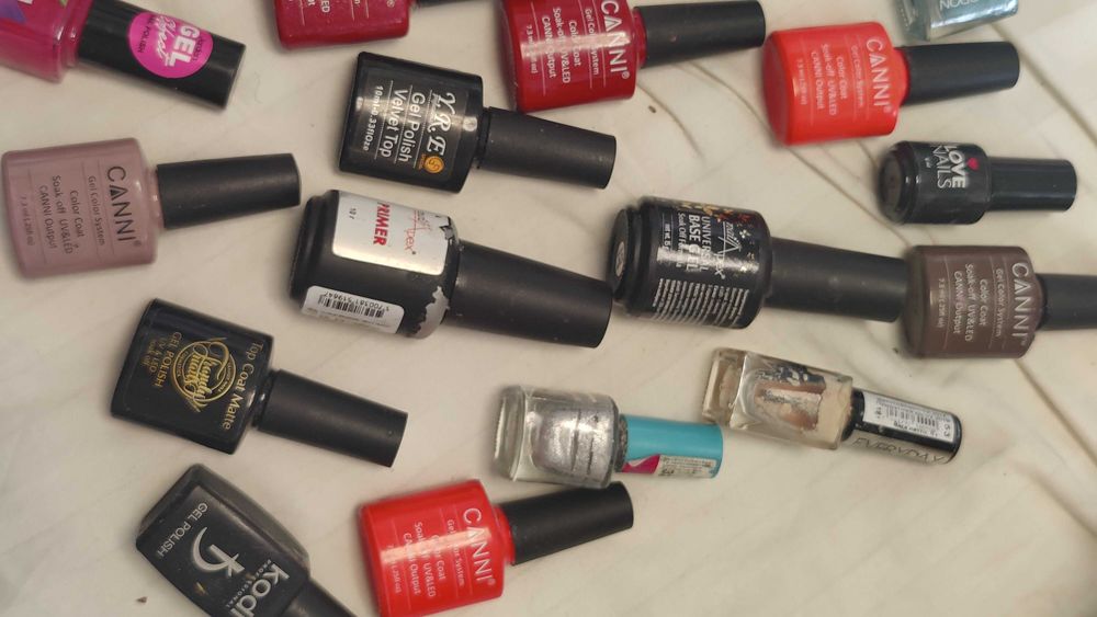 Цена за Подборку из 35 Флаконов Лаков для Ногтей Брендовых Не старых