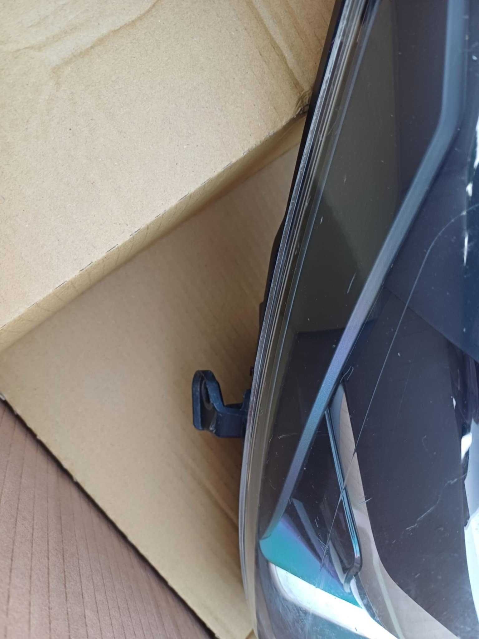 Lampa Toyota yaris iii lift