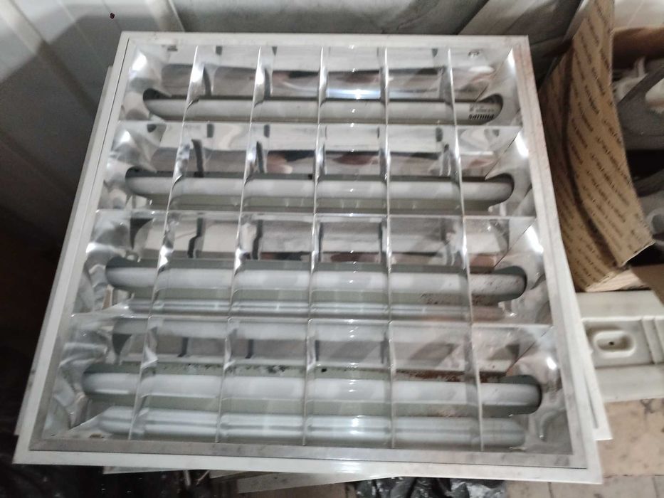 lampa kaseton sufitowy rastrowy liht 4 świetlówki