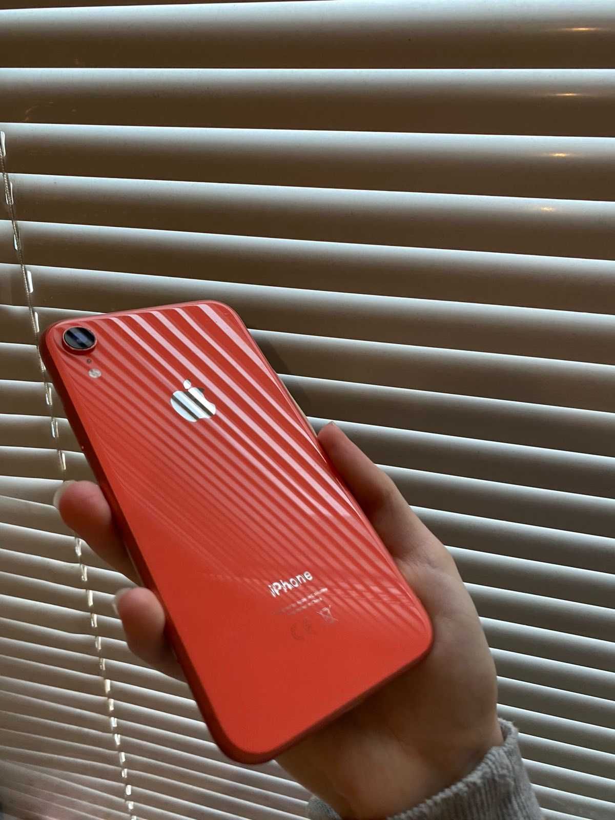 Продам б/у iPhone Xr