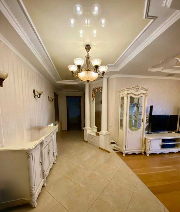 Топ-локация! 3 мин до парка и ТЦ! Продам квартиру с двумя спальнями.