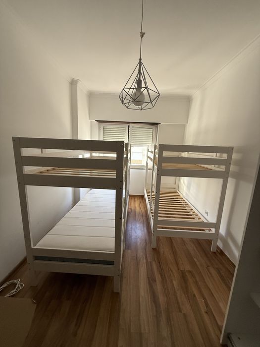 Beliche MYDAL IKEA com colchões