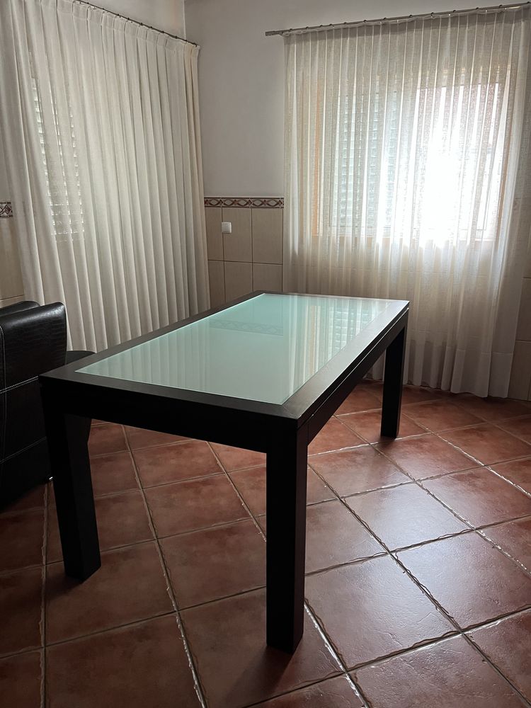 Mesa de cozinha com 6 Cadeiras