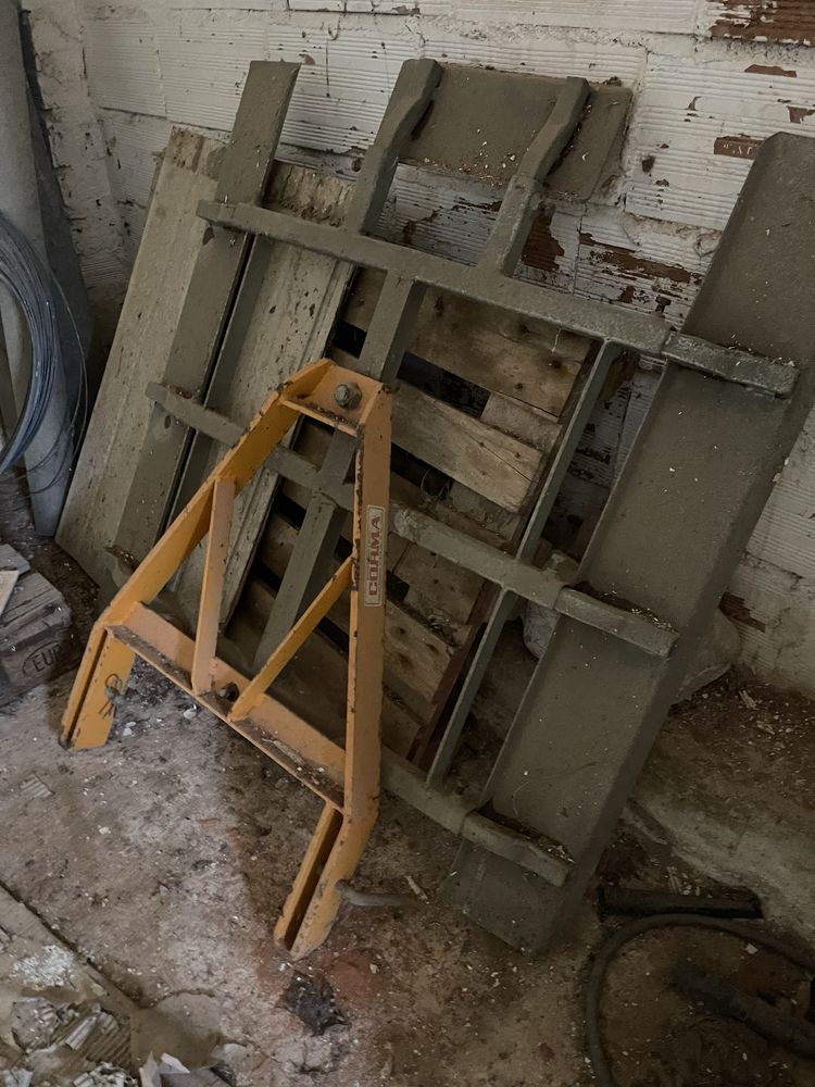 Gamela /cuba em ferro para trator com estrado e alfaias