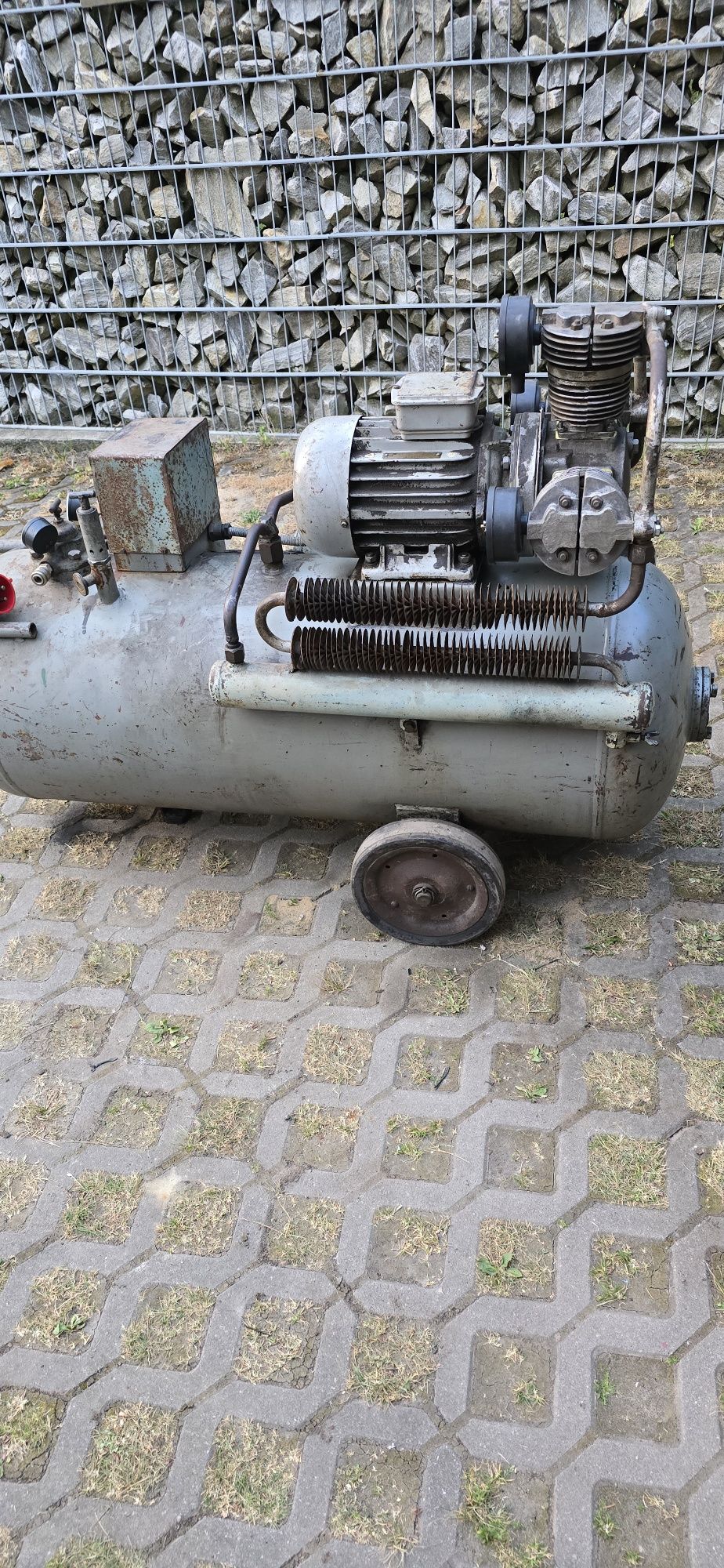 Kompresor 3jw60 w dobrym stanie.