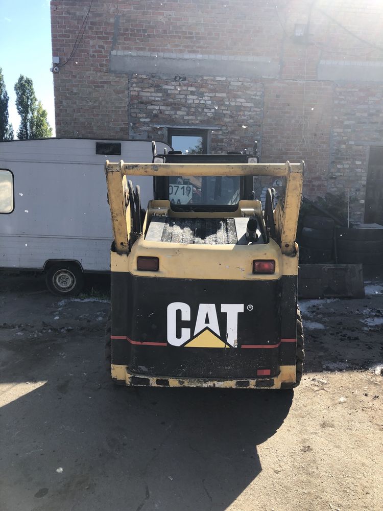 Продам міні-навантажувач Cat 242