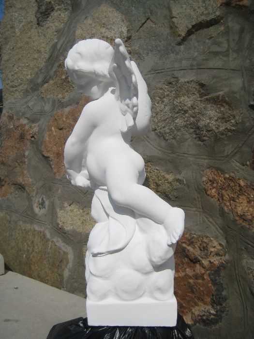Скульптура ангелочка