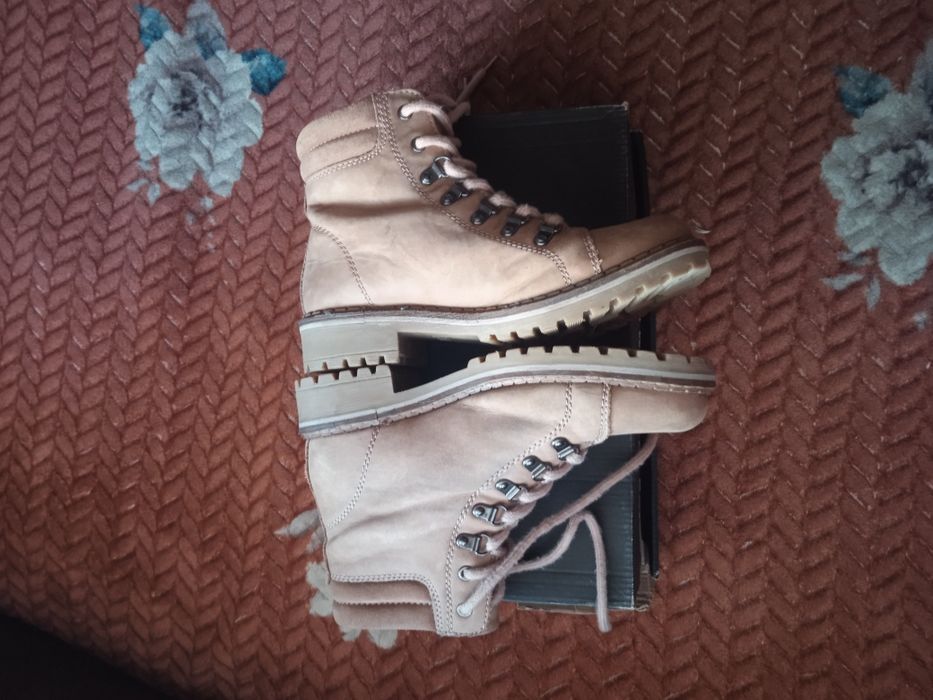 Кожаные женские ботинки