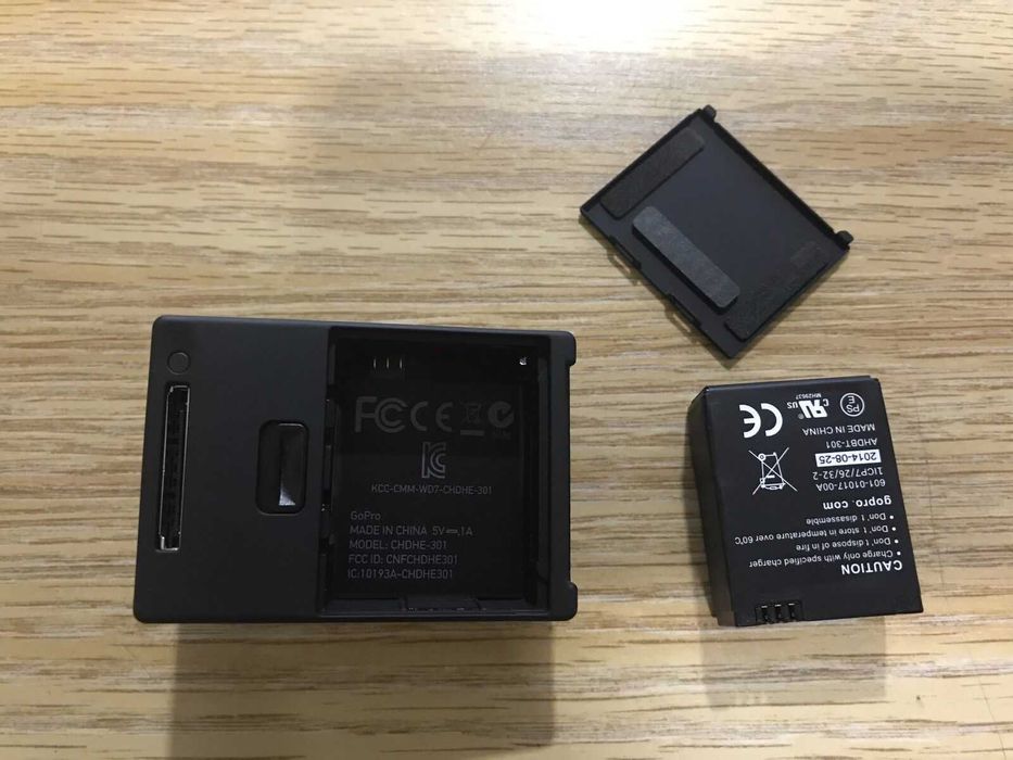 GoPro Hero 3 White Edition c/ Muitos extras e 3 baterias)(Ler Anúncio)