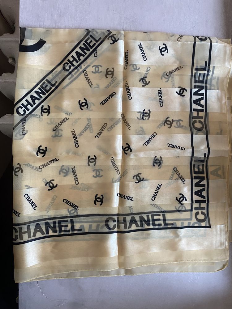 Платок от Chanel