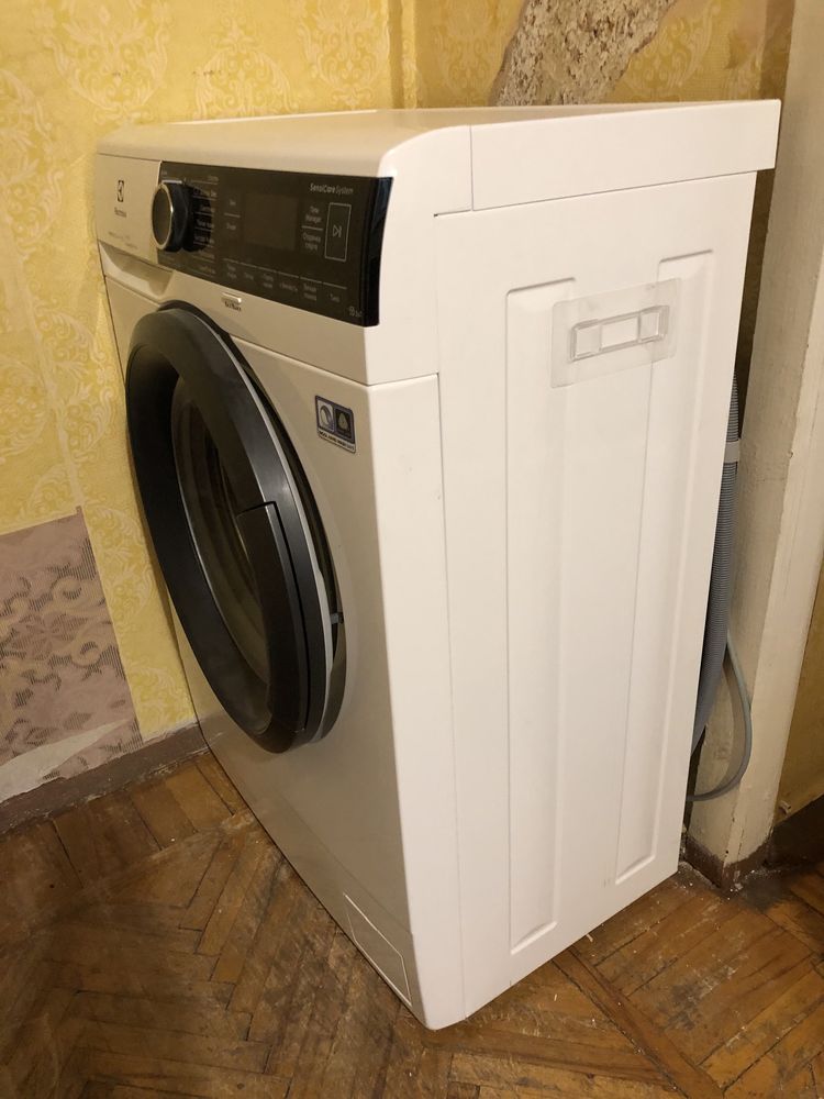 Пральна машина вузька ELECTROLUX EW6S2R26SI