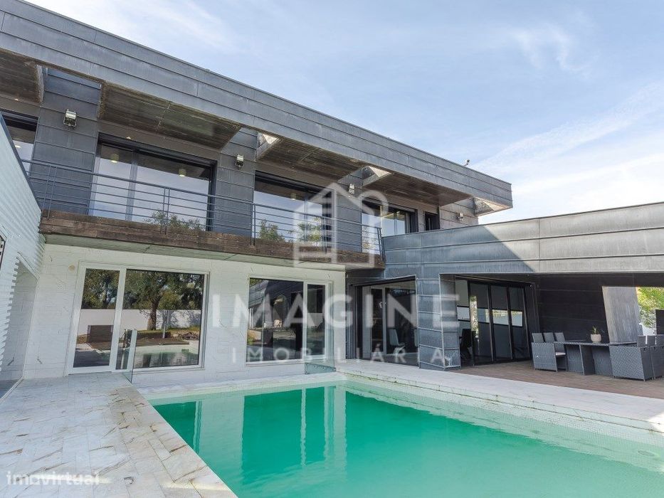 ***Moradia V4 , com Piscina, Jacuzzi e garagem para 4 Carros***