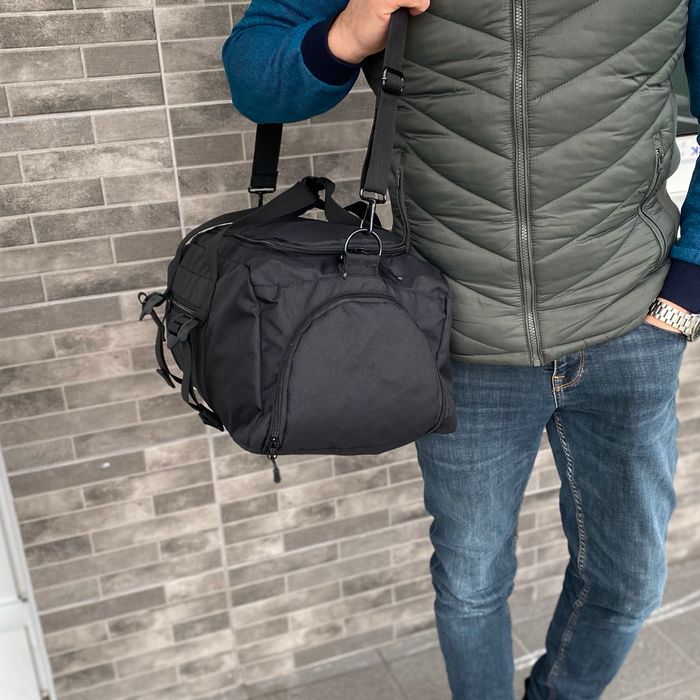 Чорна дорожня спортивна сумка з відділенням для взуття