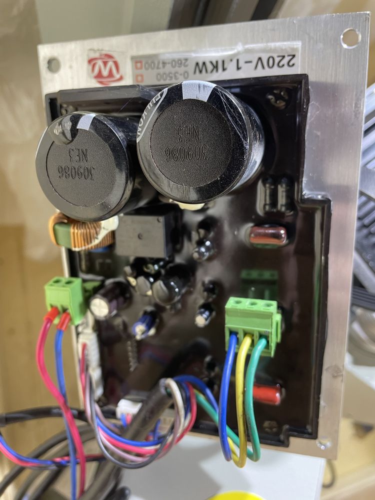 Фрезерний сверлильний станок верстат WMD25VL 700*180, 1,1 кВт.
