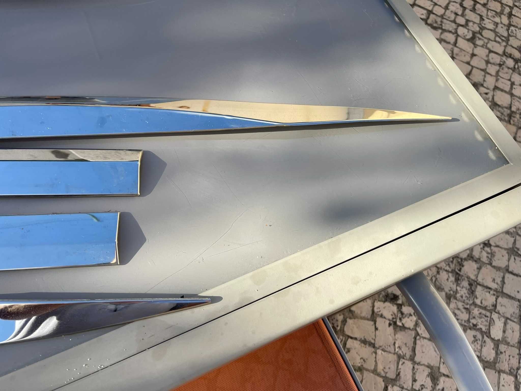 Acessórios cromados para carroçaria Peugeot 3008  bom estado.