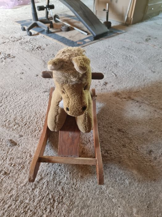 Cavalinho de baloiço para criança