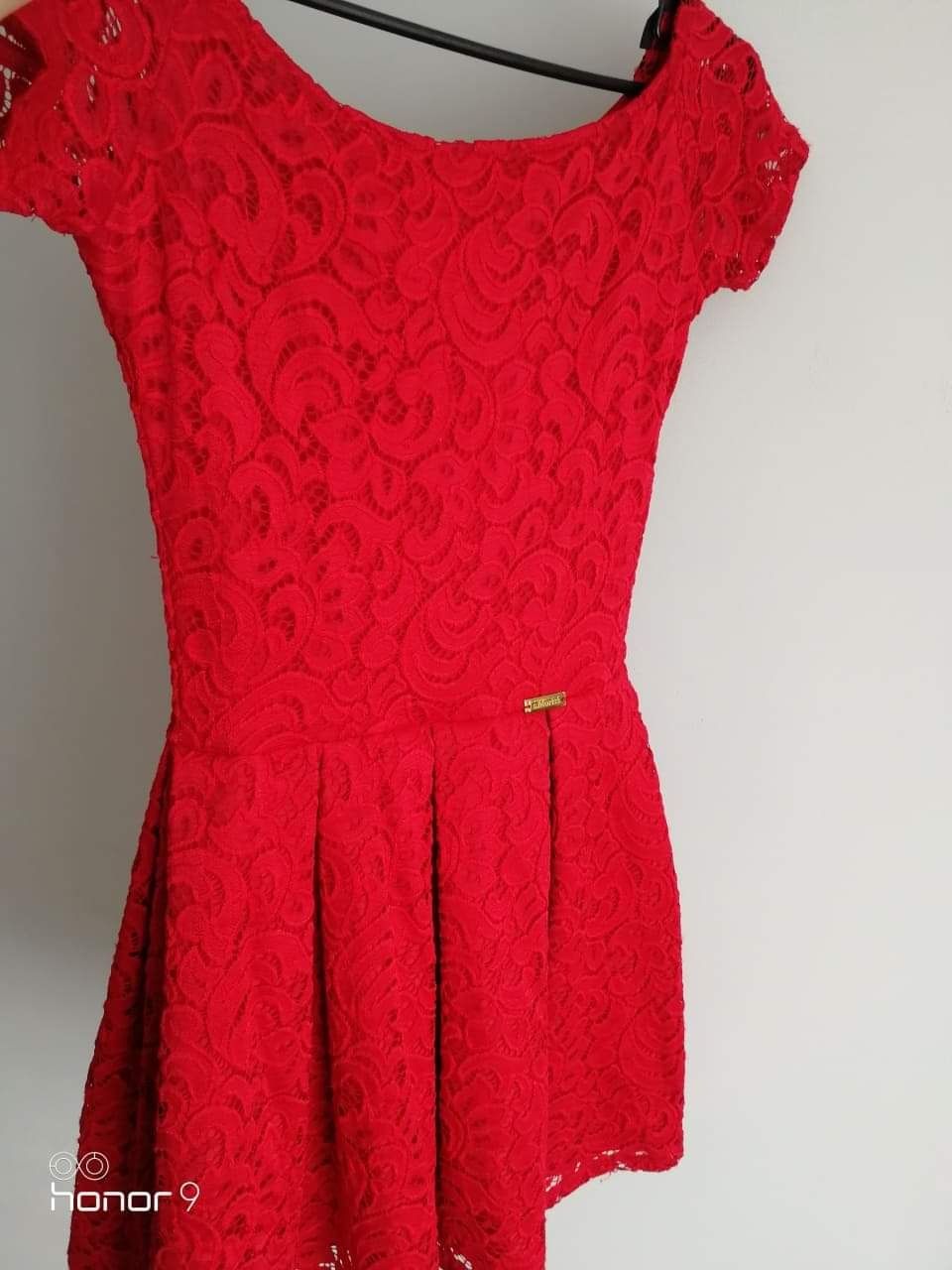 Czerwona sukienka S. Moriss