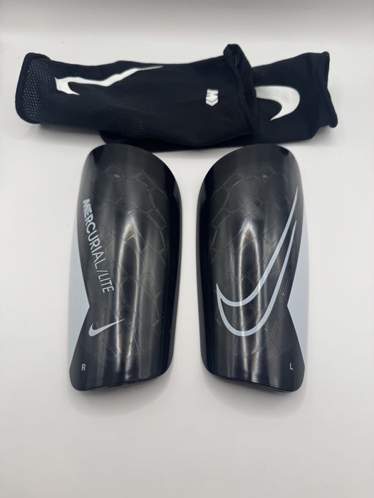 Ochraniacze goleni Nike Mercurial Lite - czarno-białe rozmiar S