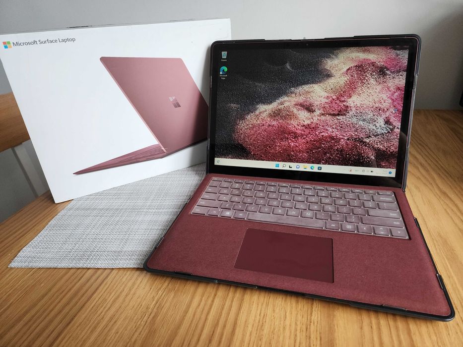 Microsoft Surface Laptop 2 Burgundy 13.5" i5-8250U 8GB 256GB SSD
