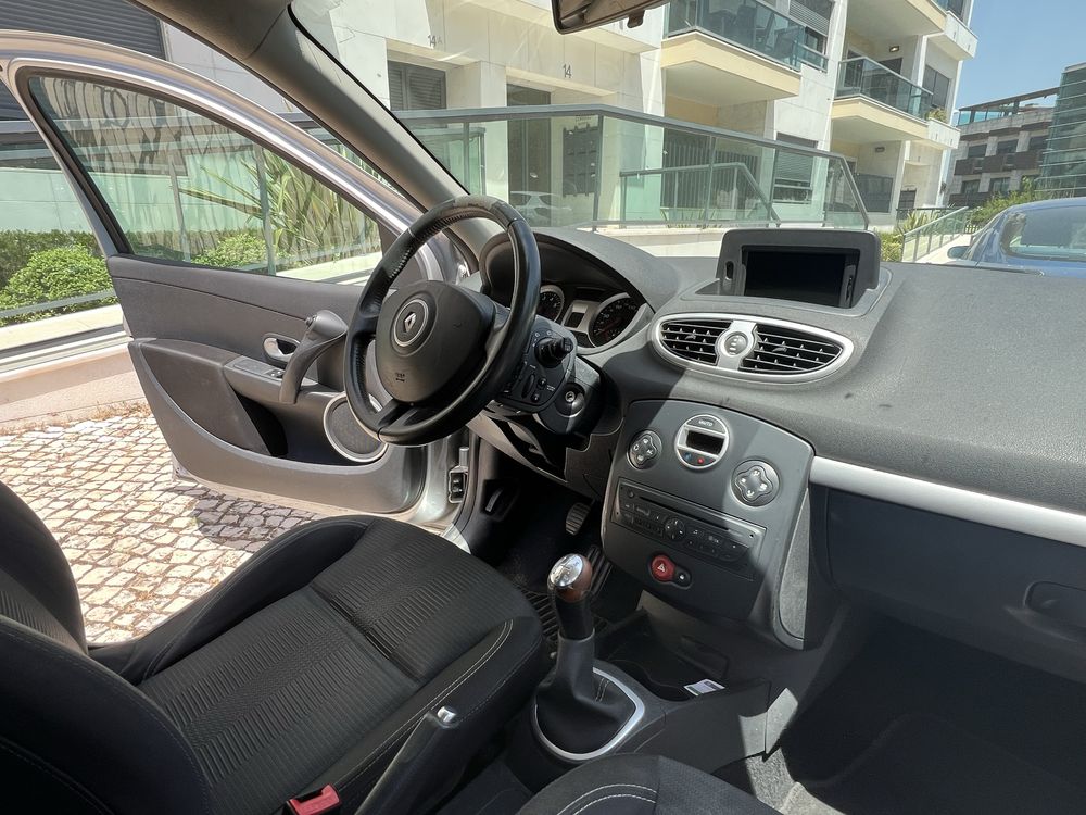 VENDE-SE RENAULT CLIO