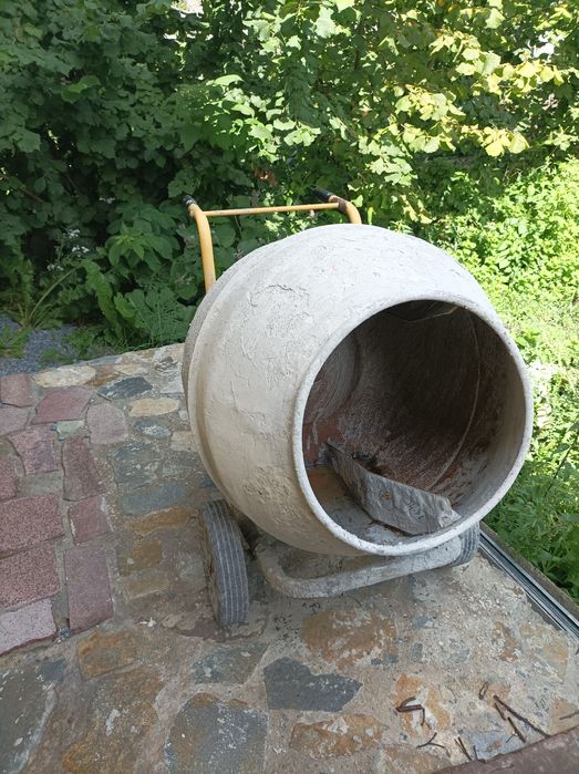 Здаю в оренду бетономішалку