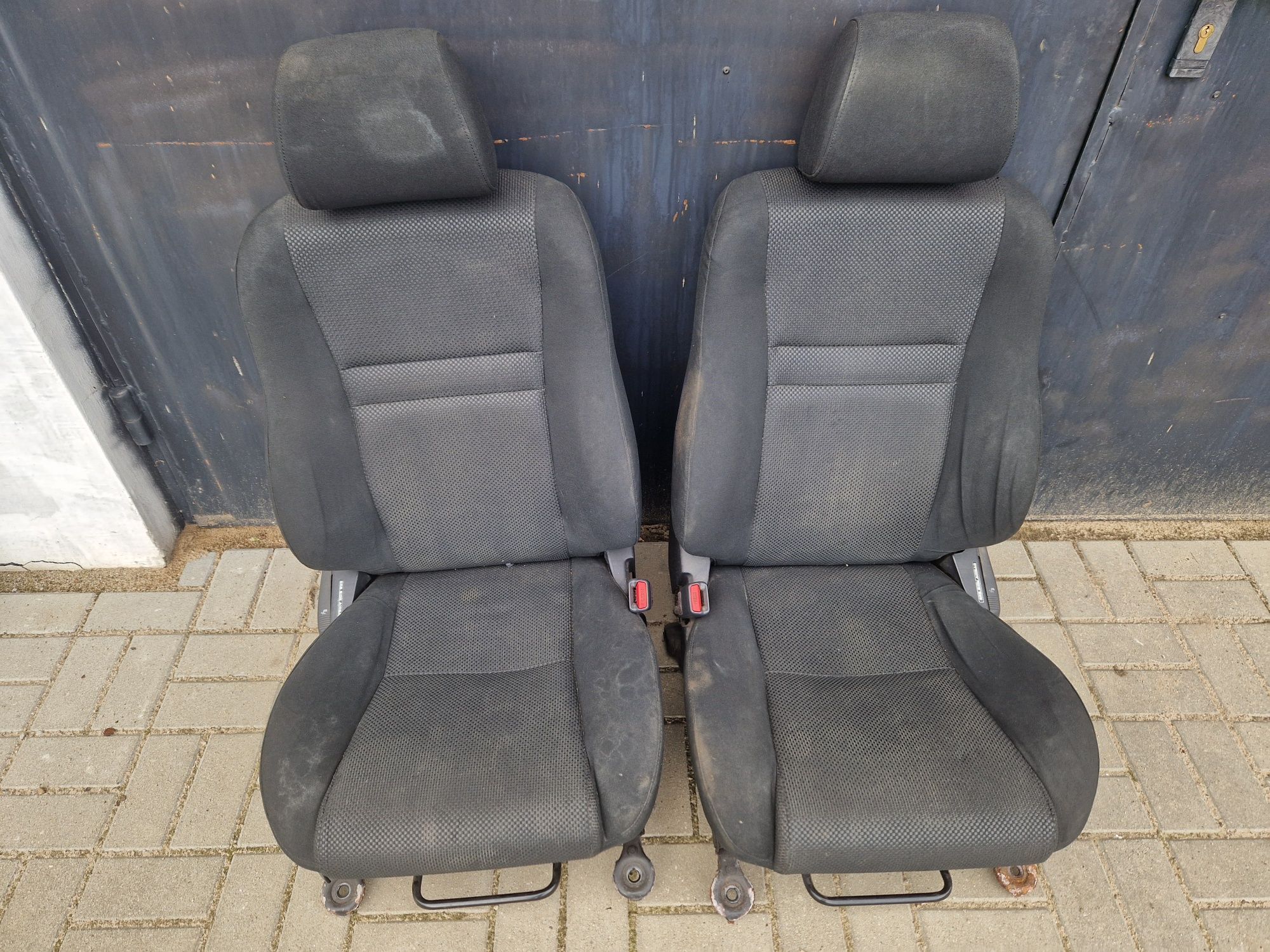 Fotele podgrzewane kanapa boczki drzwi Toyota Avensis T25 Europa
