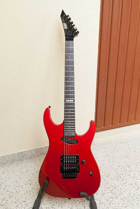 Guitarra Elétrica ESP M-II Deluxe (NOS sem um único risco)