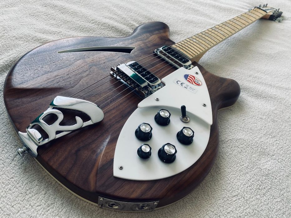 Rickenbacker 360 Walnut + case