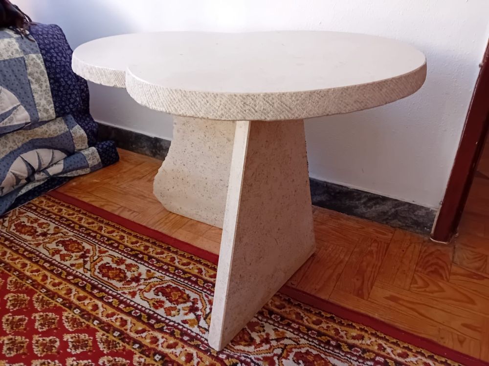 Mesa de centro em pedra vidraço olho de sapo