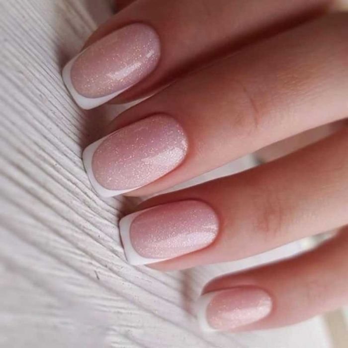 Услуги манікюру та педикюру