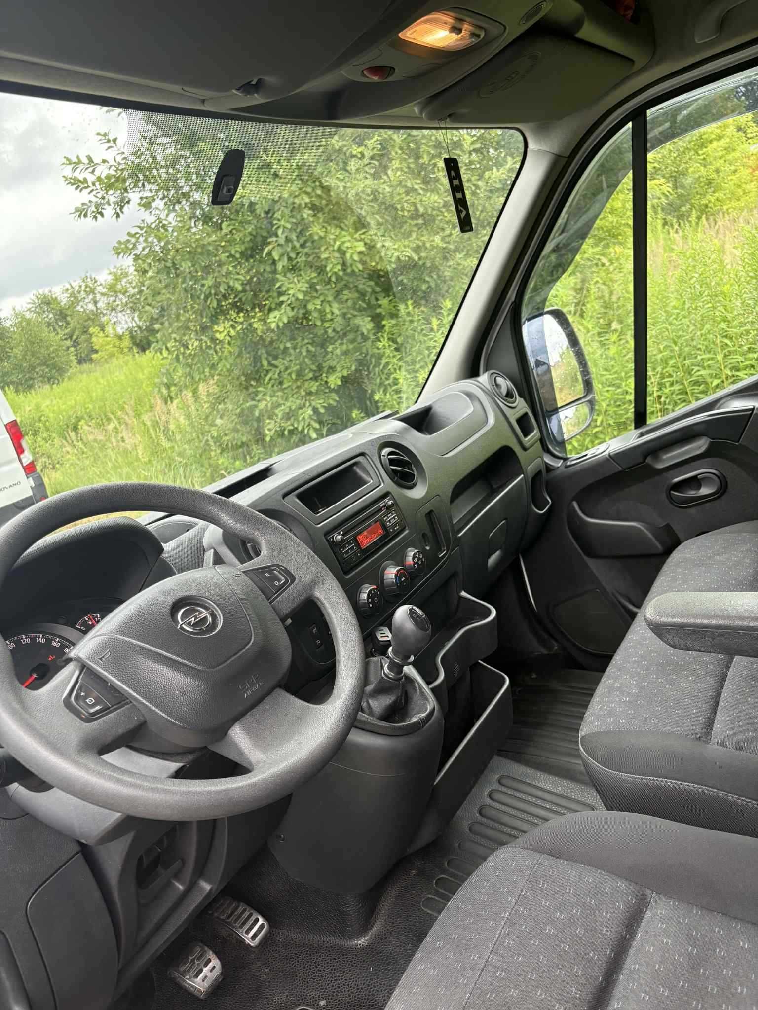 Wynajem busa dostawczego L3H2