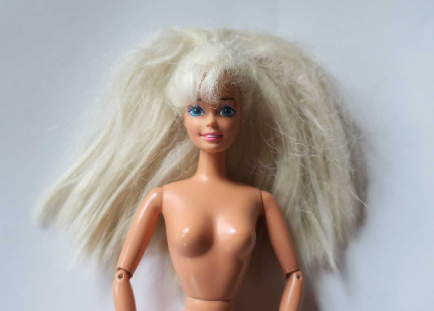 Lalka Barbie z ruchomymi stawami