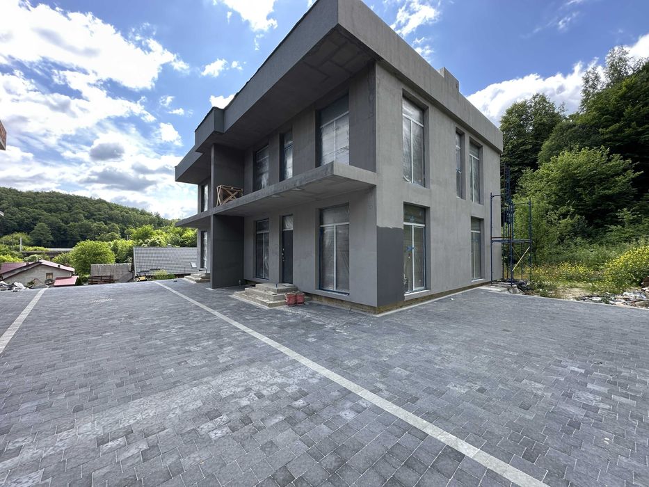 Продаж котеджів з сонячними панелями у смт.Брюховичі.