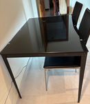 Mesa de vidro preta