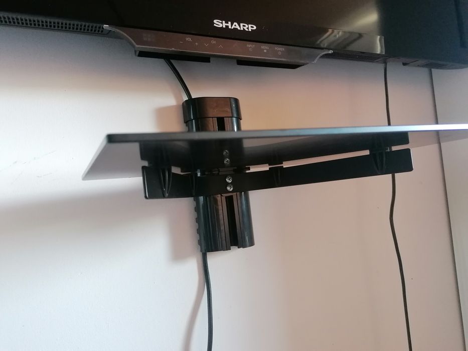 Półka szklana pod telewizor
