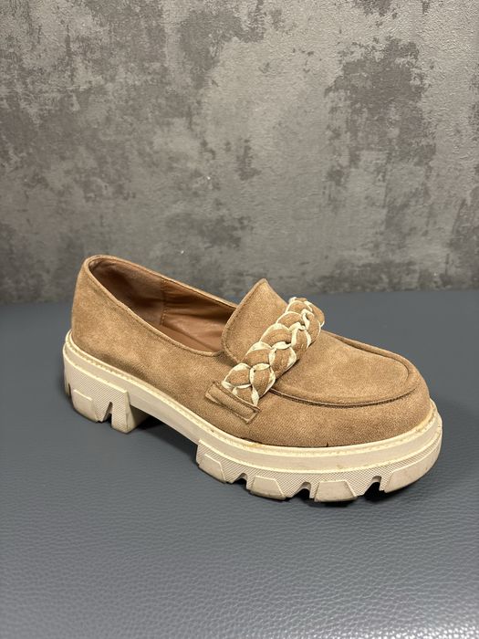 Buty zamszowe w kolorze karmelowym