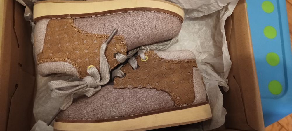 Botas marca Paez menino tamanho 27. Usadas uma vez.