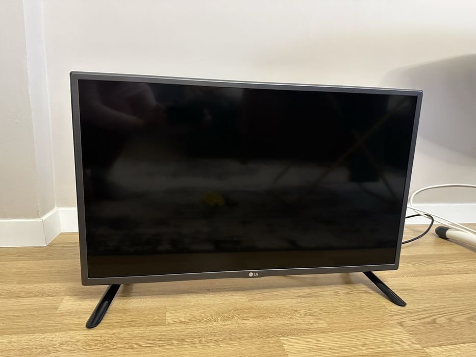 Телевізор LG 32LF560U