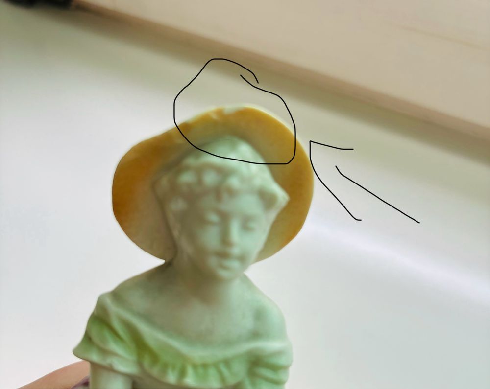 Porcelanowa Dama z Pawiem